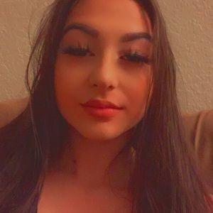 Meet your Posher, Selena